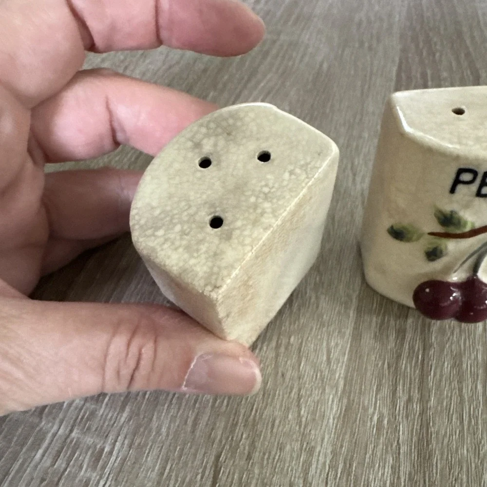 VINTAGE Cherry 🍒 Cherries SALT & PEPPER SHAKERS